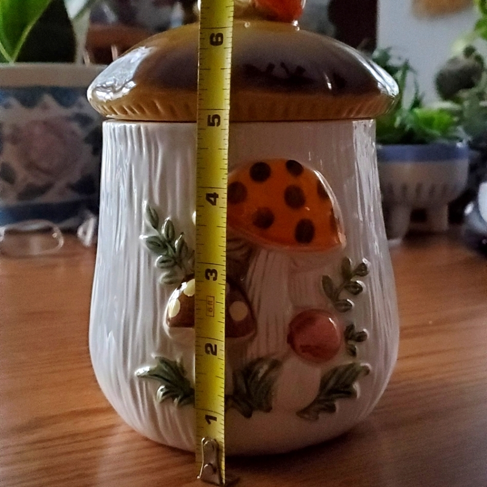 Mushroom canister